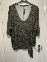 LADIES SIMPLY BE KHAKI/BLACK ANIMAL PRINT V-NECK BLOUSE UK SIZE 16 BNWT