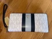 NWT $168.00 Michael Kors Wrist Wallet