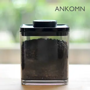 【現貨/發票】ANKOMN Turn-N-Seal 旋轉真空保鮮盒 2.4L (半透黑) 儲物罐 保鮮罐 密封罐