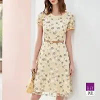 在飛比找momo購物網優惠-【ILEY 伊蕾】甜美氣質網紗蕾絲花卉洋裝(杏色；M-XL；