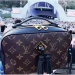 LV SAINTONGE 字紋 黑邊 皮革 流蘇 相機包 斜背包 M43555 現貨