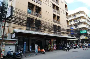 芭堤雅尼康法院酒店Nikom Court Pattaya