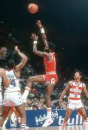 Dwight Jones of the Chicago Bulls 1981 Basketball Photo