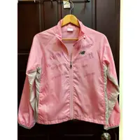 在飛比找蝦皮購物優惠-new balance粉色風衣外套 M size