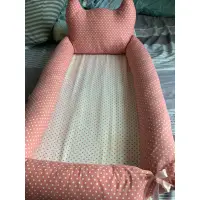在飛比找蝦皮購物優惠-床中床 攜帶式 床圍 粉色點點皇冠👑附枕頭跟棉被（買一送二）