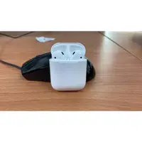 在飛比找蝦皮購物優惠-Apple二手正版airpods2代豬豬3C賣場[現貨]