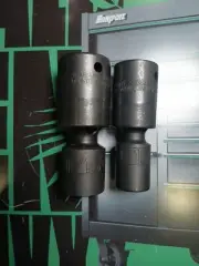 Snap-on 1/2" Drive 11/16 & 9/16 SAE 6 Point Impact Swivel Socket IPL22,18C