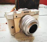 在飛比找Yahoo!奇摩拍賣優惠-絕版Pentax Q 01標準定焦鏡頭加稀有遮光罩