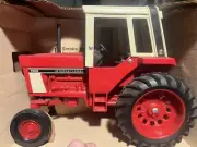 Ertl Die Cast 1/16 International Harvester 1586 Farm Tractor Toy Red