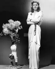 BARBARA STANWYCK IN "BALL OF FIRE" - 8X10 PUBLICITY PHOTO (MW495)