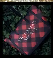 NWT VICTORIA’S SECRET LIMITED EDITION CARRYALL RED & BLACK BUFFALO PLAID TOTE