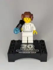 LEGO Star Wars Princess Leia Minifigure (sw1022) – 20th Anniversary Ed. w/ stand