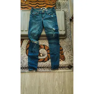 近全新 A&F Abercrombie & Fitch 26W 女生牛仔長褲 刷破牛仔褲 偏直筒 Legging