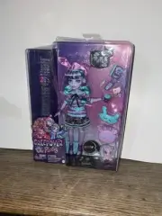 Monster High G3 Reboot Twyla Doll and Accessories NIB