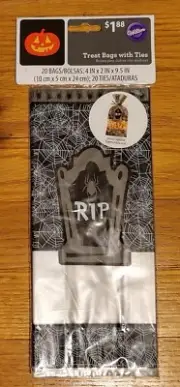 Total 40 Wilton RIP Spider Webs Halloween Goodies 4 x 9.5 x 2 Cello Bags NIP