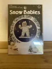 LEISURE ARTS Counted Cross Stitch 4" Ornament Kit SNOWBABIES SNOWBALL FIGHT!