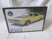 AMT # 849 / 12 1/25th SCALE 68 PLYMOUTH ROAD RUNNER CUSTOMIZING MODEL KIT