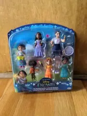 Disney Encanto The Madrigal Family 6 Pack Set & Accessories