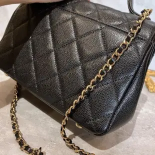 【COCO 精品專賣】CHANEL 黑色 荔枝皮 翻蓋 淡金鍊 拉鍊 小型 郵差包 A93749 現貨