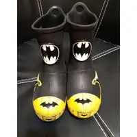在飛比找蝦皮購物優惠-CROCS 二手 蝙蝠俠 兒童 雨鞋 雨靴 靴子 C11( 