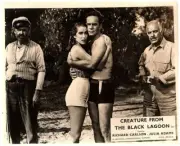 Creature From The Black Lagoon Richard Carlson embraces Julia Adams 8x10 photo