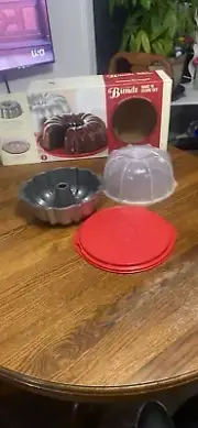 Nordic Ware Cast Aluminum Bundt Pan And Cake Keeper New