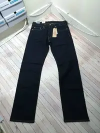 在飛比找Yahoo!奇摩拍賣優惠-Levi's 513牛仔褲w32l32全新81 cm有彈性