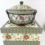 Temptations Ovenware by Tara Old World 1.5Qt Baking Dish W/ Lid Rack TRIVET -NIB