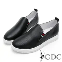 在飛比找momo購物網優惠-【GDC】經典基本素色百搭沖孔透氣舒適休閒鞋-黑色(1260