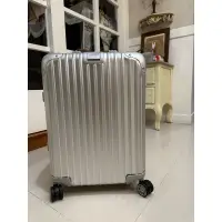 在飛比找蝦皮購物優惠-（99新✨只有一個）Rimowa 銀色20吋標準登機箱