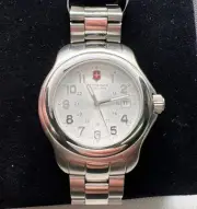 Victorinox Swiss Army Classic Officer’s 24704 Mens 1991 Watch Original BOX - New