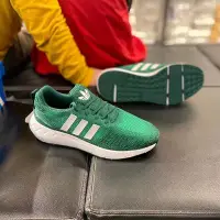 在飛比找Yahoo!奇摩拍賣優惠-KIKI精選 Adidas/愛迪達正品三葉草SWIFT RU