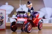 Cragstan Shaking Old-timer Car TN Mystery Action