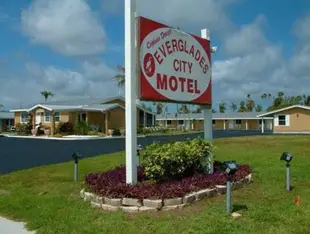 Everglades City Motel - Everglades Adventures Inn