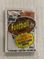 1987 Topps Football Cello Pack Sealed Reggie Camp On Top Issiac Holt On Back