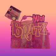 Bratz Miniverse Collector's Case with Exclusive Mini Figure Pretty N Punk Sasha