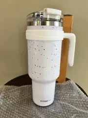 HydraFul 40 ounce Tumbler w/ Handle- White