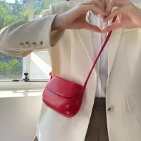 在飛比找樂天市場購物網優惠-夏季新款韓國復古ins紅色馬鞍包斜背小包包女百搭簡約手機包 