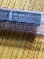 National Semi LM111J Voltage Comparator in a ceramic 14 pins DIP.