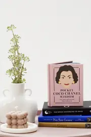 Pink Pocket Coco Chanel Wisdom Hardie Grant Books - Size ONE, Women's Miscellaneous