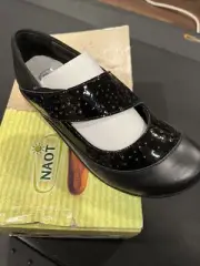 NAOT AROHA BLACK SILVER COMB SHOES SIZE6.5 — New