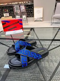 在飛比找Yahoo!奇摩拍賣優惠-新品 VERSACE範思哲夏季男士拖鞋韓版潮流簡約防滑戶外休