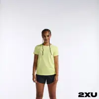 在飛比找momo購物網優惠-【2XU】女 Aero運動短袖上衣(淺黃/反光白)