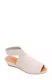 Gentle Souls by Kenneth Cole US 8 Lily Crisscross Wedge Sandal Beige Suede