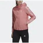 【ADIDAS 愛迪達】女 連帽外套 運動 訓練 慢跑 亞洲版 輕量 網布內裡 尼龍 珊瑚粉(GS0364)