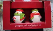 VINTAGE K-MART Mr & Mrs Penguin Christmas Salt Pepper Shaker Set Ceramic NIB
