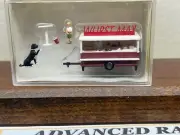 CIRCUS / FAIR HOT DOG TRAILER BOOTH & FIGURE HANDPAINTED HO Scale - NEW OOP