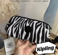 在飛比找Yahoo!奇摩拍賣優惠-Kipling 猴子包 斑馬紋 K70109 拉鍊手掛包 零