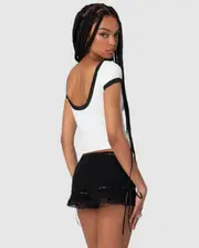 EDIKTED Womens Low Back Contrast T Shirt BLACK-AND-WHITE