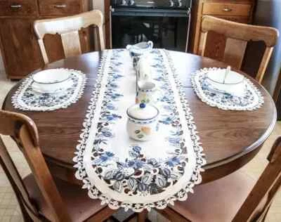 Delft Blue Onion Flower on White Table Runner (14"x54")